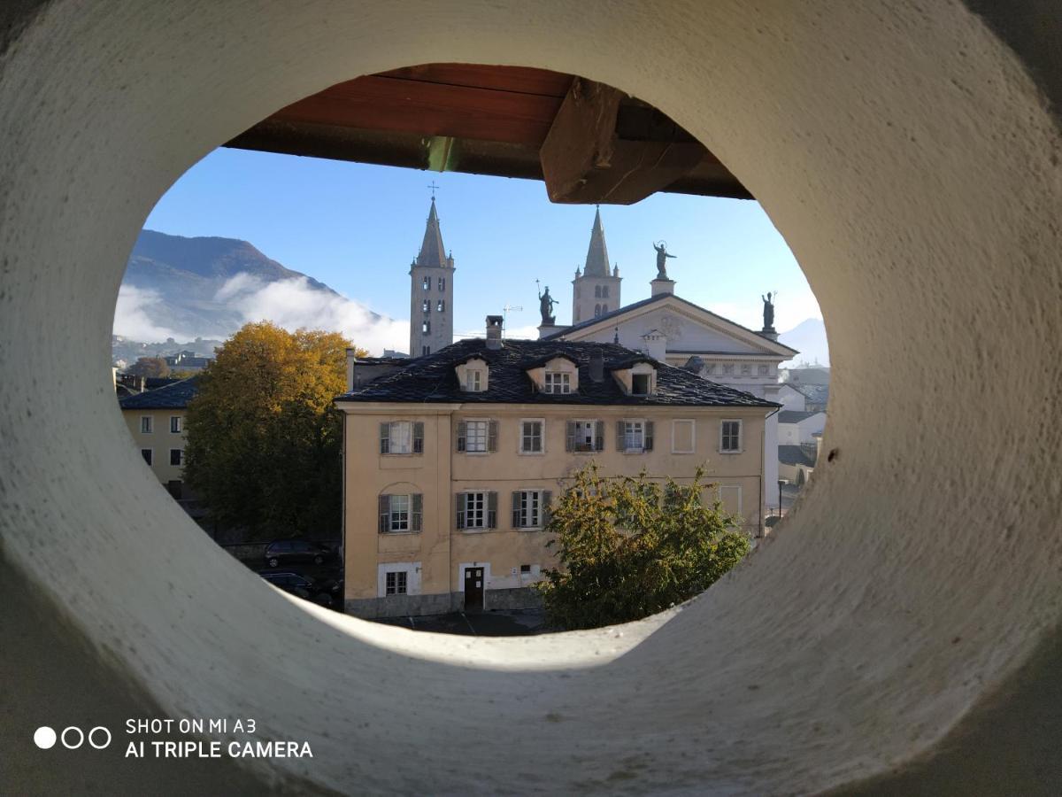 Appartamento Un oeil sur la cathédrale Aosta Esterno foto