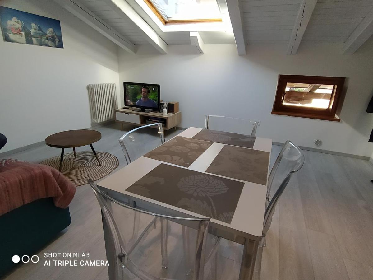 Appartamento Un oeil sur la cathédrale Aosta Esterno foto