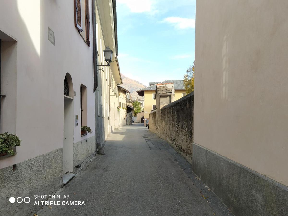 Appartamento Un oeil sur la cathédrale Aosta Esterno foto
